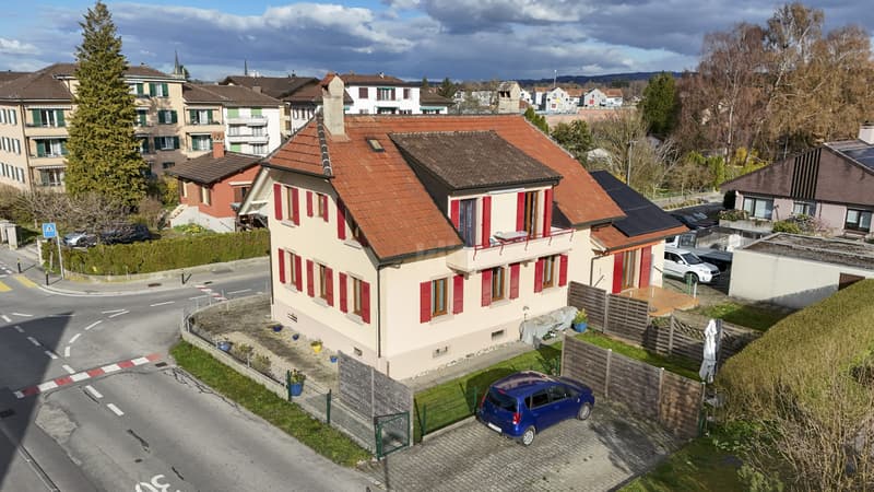 Charming house with 3 apartments close to the city center (1)