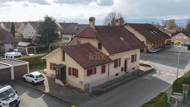 Charming house with 3 apartments close to the city center (12)