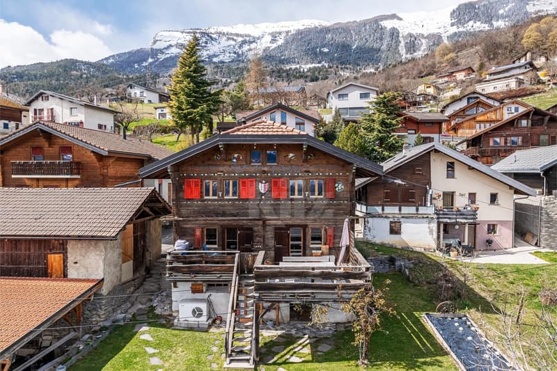 Magnificent renovated chalet with a view of the Alps (12)