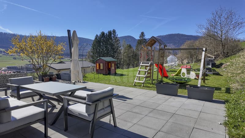 Villa spaziosa con vista libera e appartamento indipendente (12)