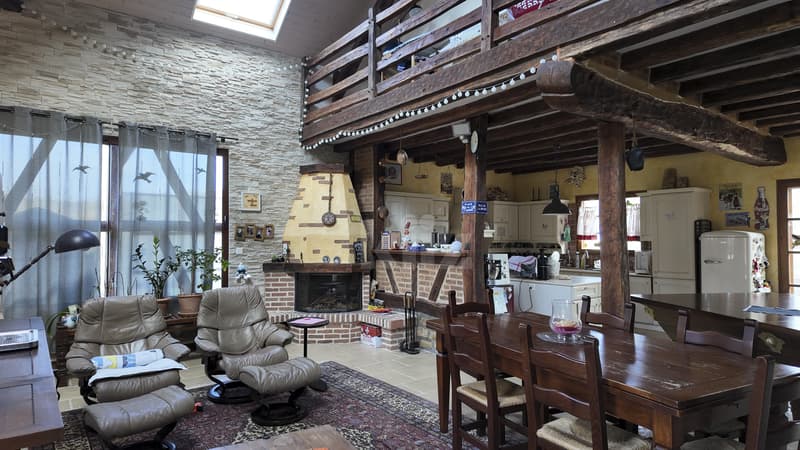 Splendid country house with garden and pool (3)