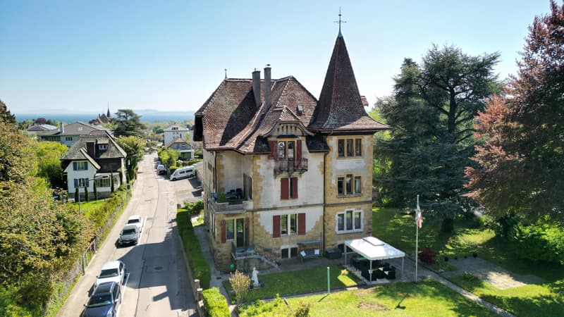 Beautiful apartment with garden in a mansion (1)