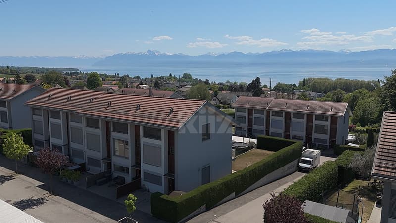 Beautiful semi-detached house with garden and lake view (1)