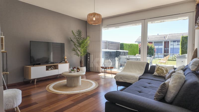 Beautiful semi-detached house with garden and lake view (2)
