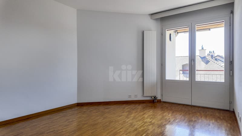 Charming apartment with two balconies (8)