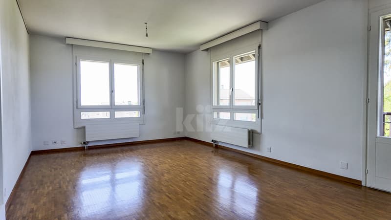 Charming apartment with two balconies (2)
