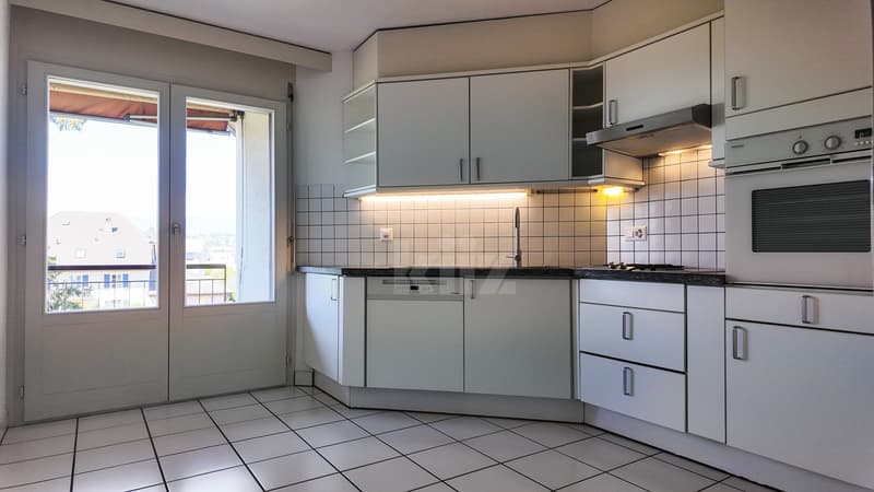 Charming apartment with two balconies (4)