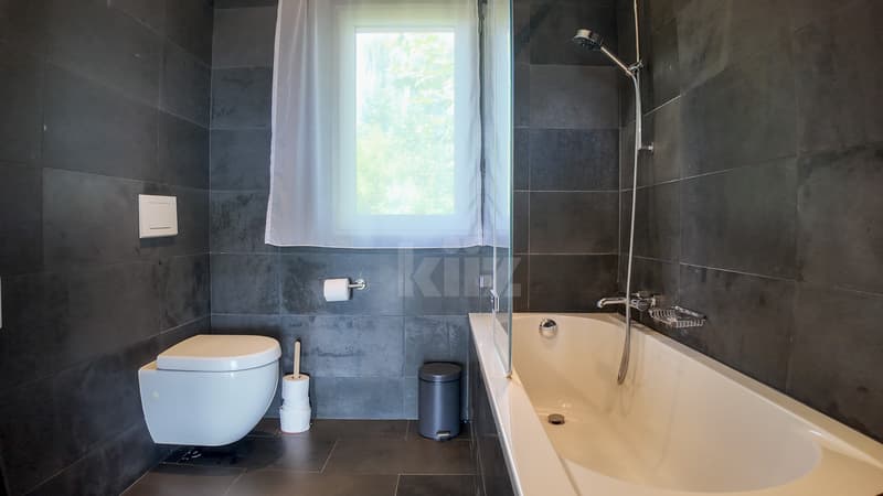 Splendid individual villa with terraces and large garden (7)
