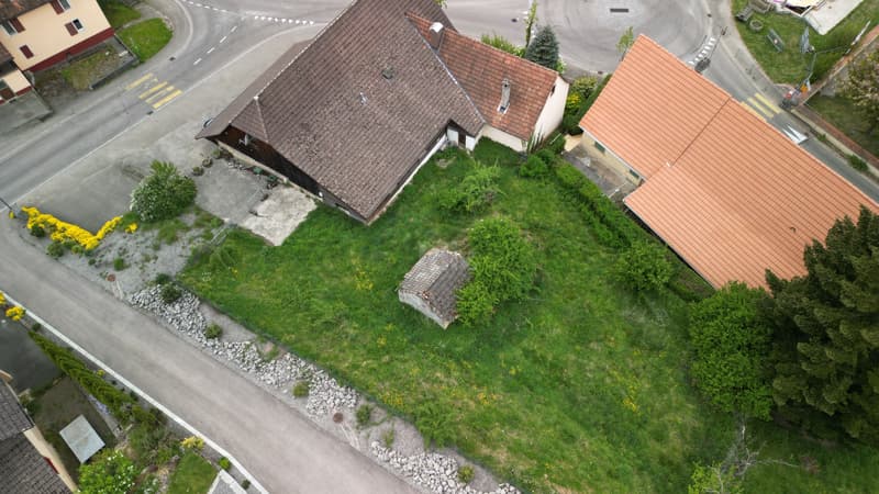 Charmante maison au calme avec un fort potentiel (2)