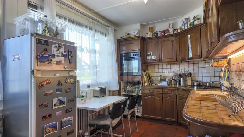 House with 3 apartments and workshops with tremendous potential (9)