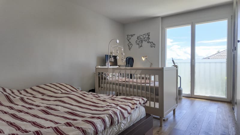 Beautiful contemporary apartment with large balcony (9)