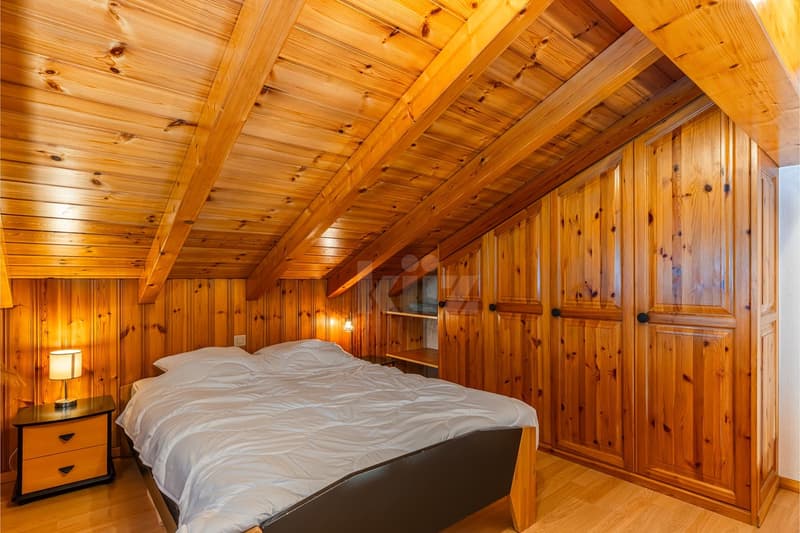 Charming chalet with terrace, garden and open view (8)