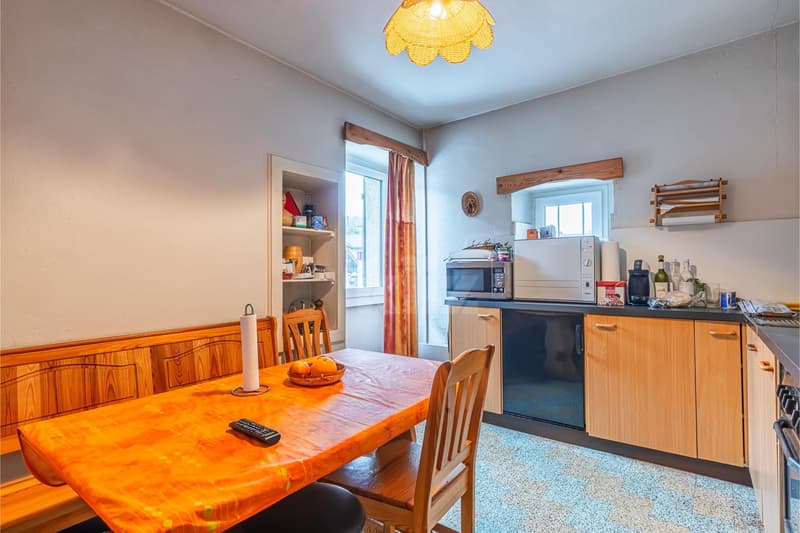 To renovate! Village house with adjacent barn (2)