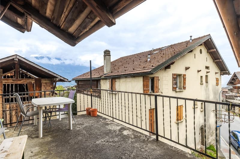 To renovate! Village house with adjacent barn (5)