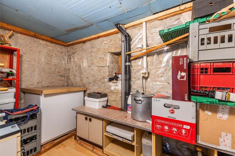 To renovate! Village house with adjacent barn (8)