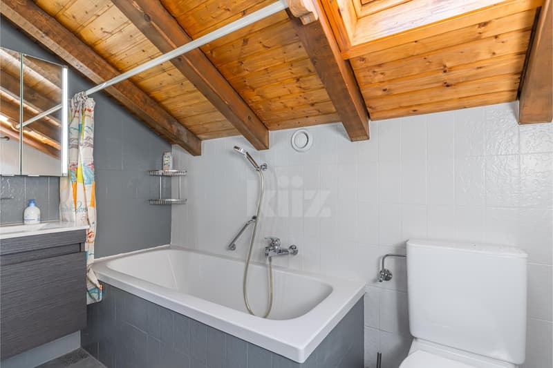 Charming apartment with mountain view and large balcony (9)