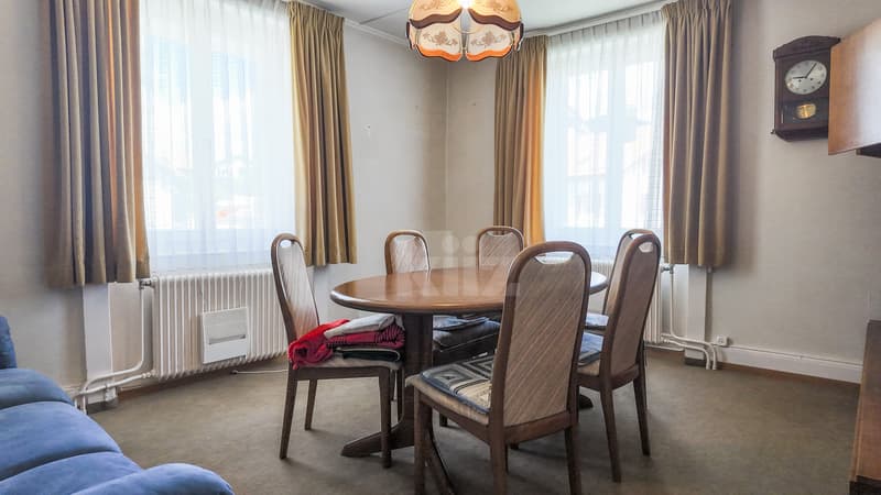 Charming house with 3 apartments and a commercial space (8)