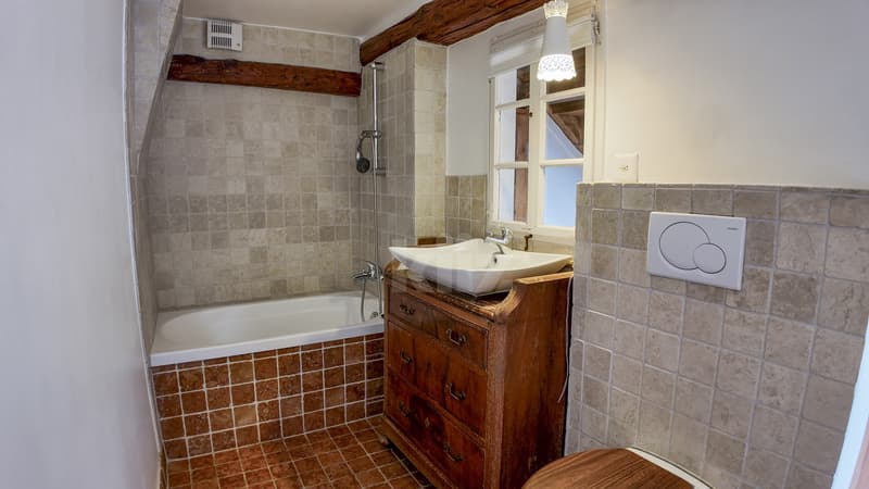 Beautiful townhouse with independent room (8)