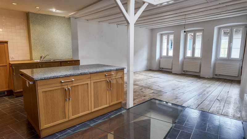 Beautiful townhouse with independent room (1)