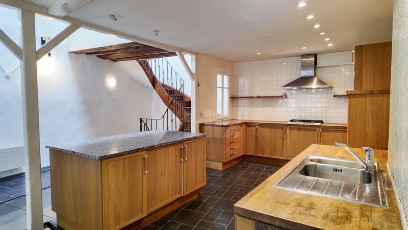 Beautiful townhouse with independent room (2)