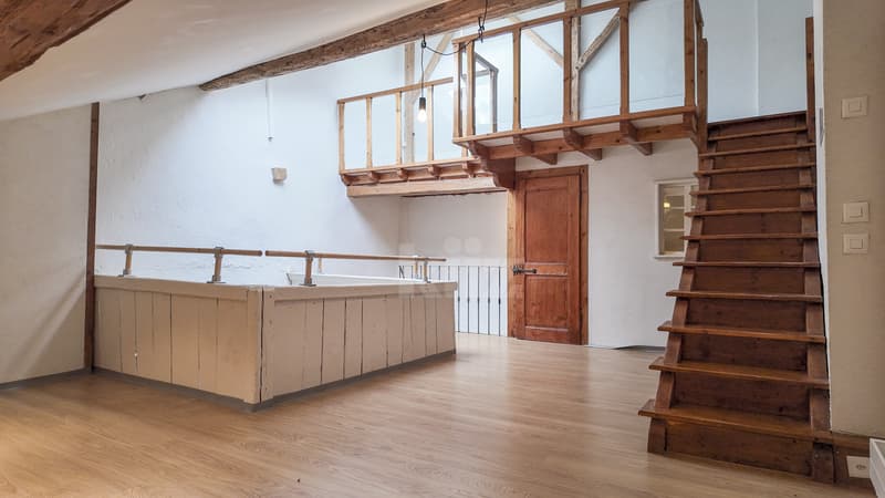 Beautiful townhouse with independent room (6)