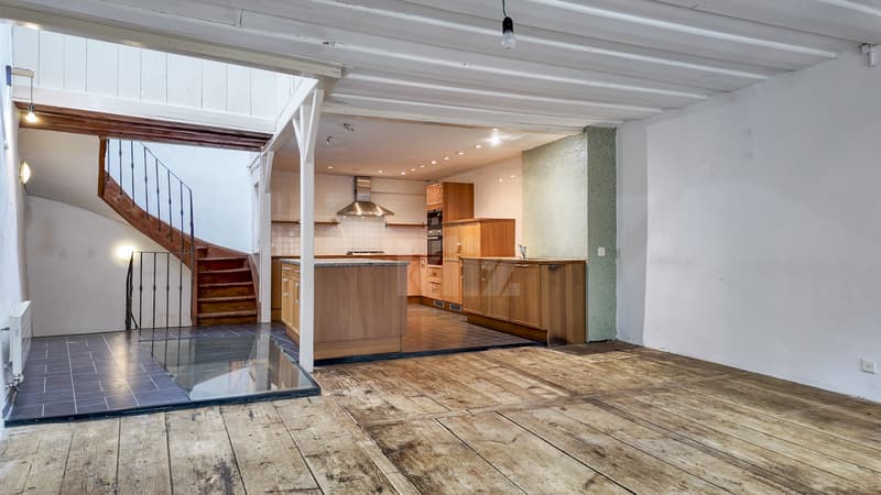 Beautiful townhouse with independent room (3)