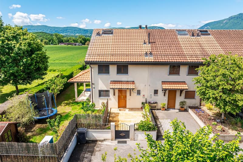 Beautiful semi-detached house with gable end, garden and open view (12)
