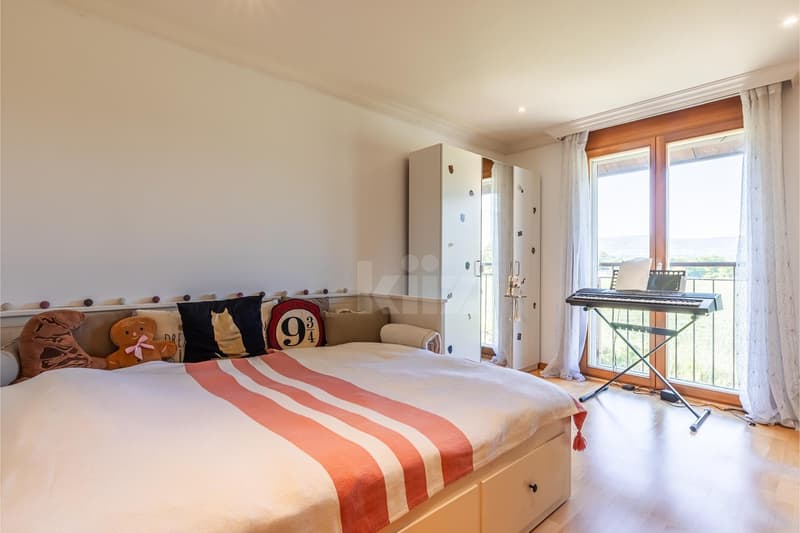 Beautiful semi-detached house with gable end, garden and open view (7)