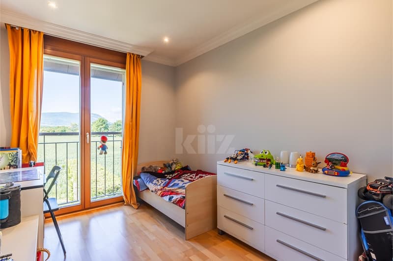 Beautiful semi-detached house with gable end, garden and open view (8)