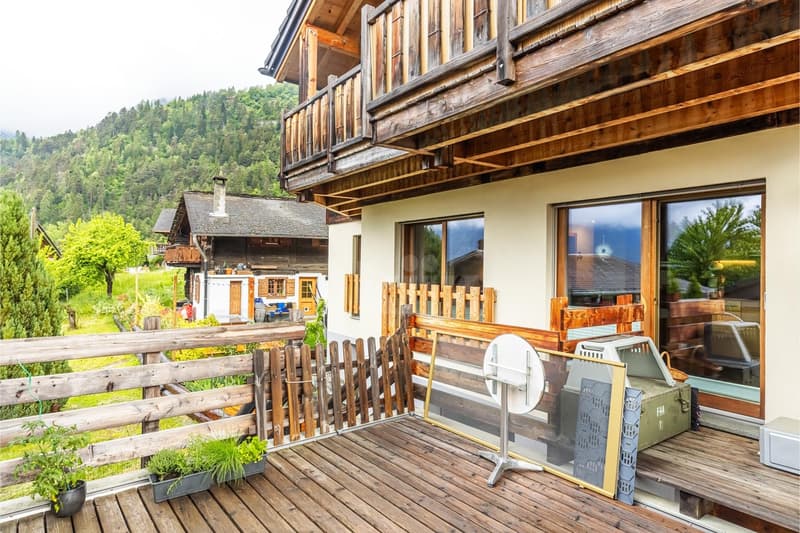 Beautiful renovated apartment with terrace (2)