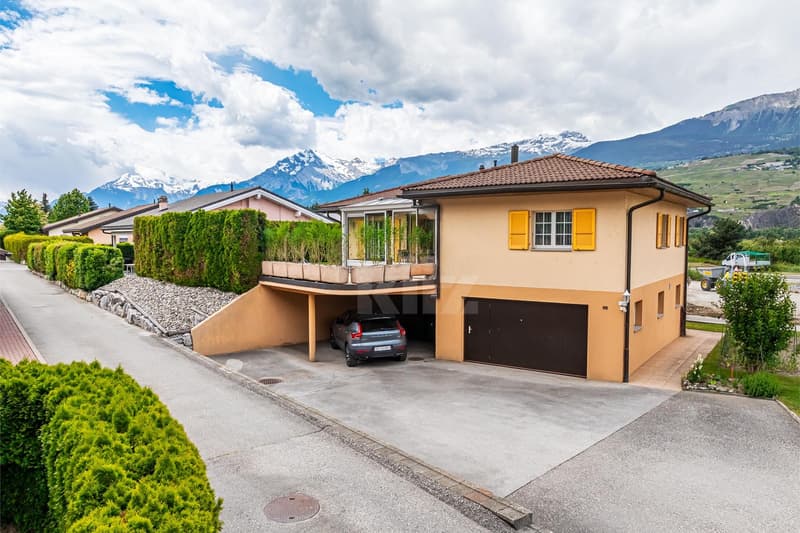 Beautiful family villa with garden and independent studio (12)