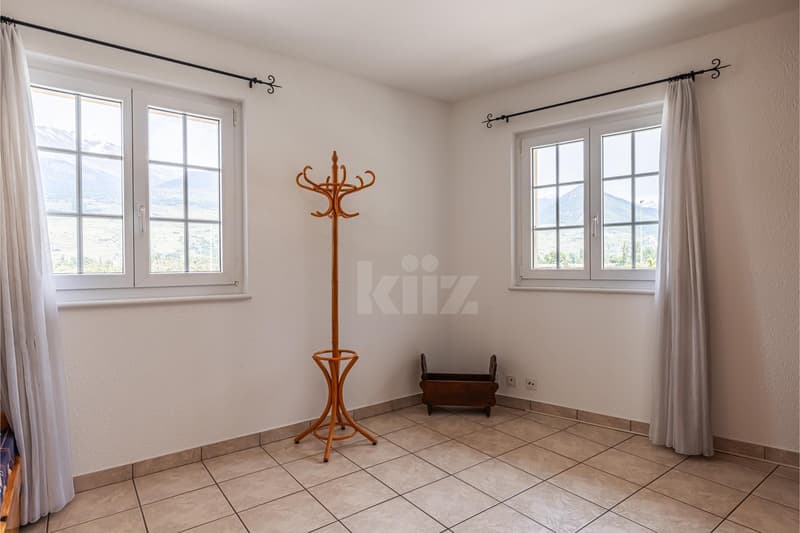 Beautiful family villa with garden and independent studio (8)