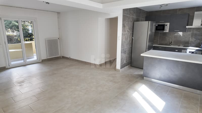Appartamento completamente ristrutturato con terrazza e giardino (2)