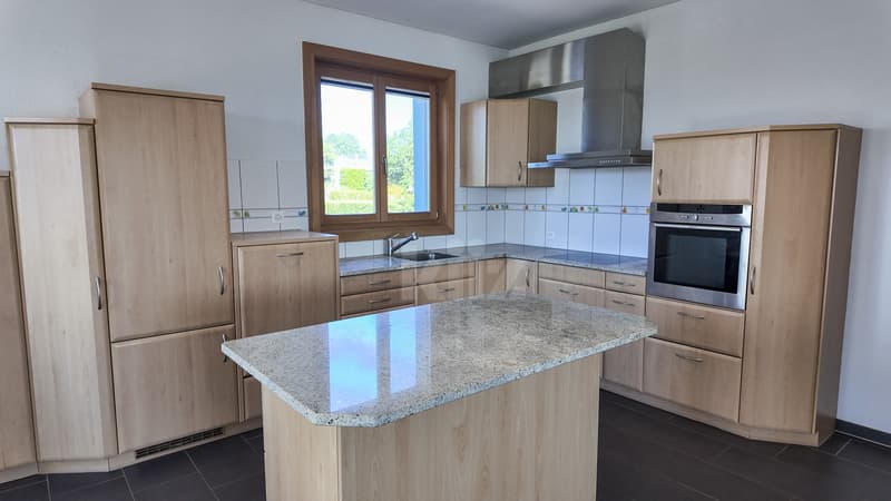 Family house with large garden and open view (5)