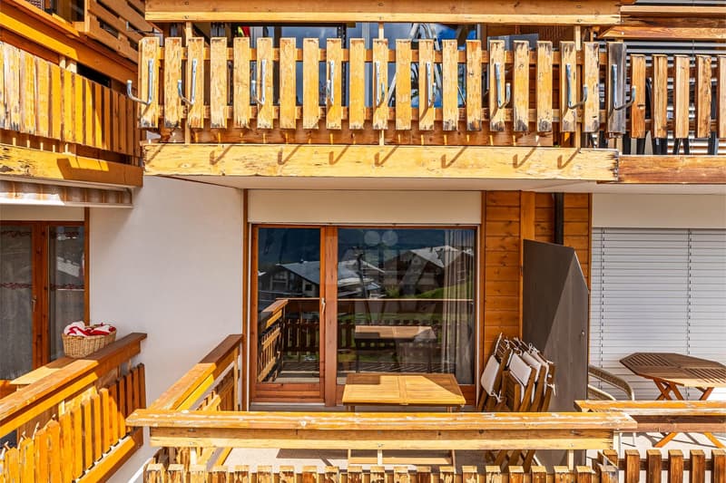 Ski In & Out: Renovated Apartment with Balconies (9)