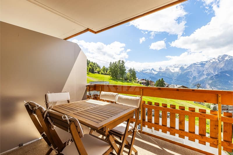 Ski In & Out: Renovated Apartment with Balconies (4)