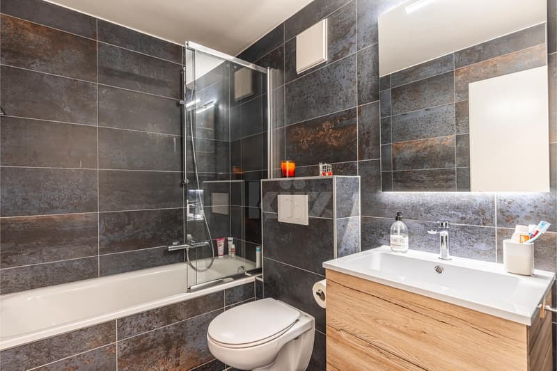 Ski In & Out: Renovated Apartment with Balconies (7)