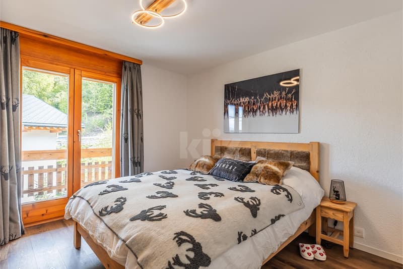Ski In & Out: Renovated Apartment with Balconies (6)