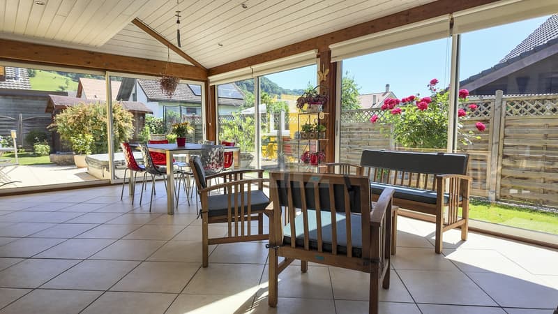 Charming individual house with four-season veranda (2)