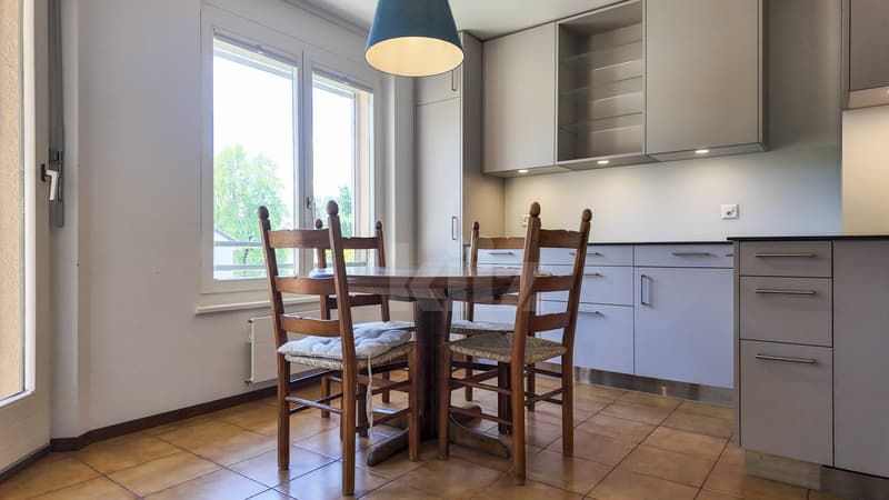 Charming apartment with balcony close to the Lake (7)