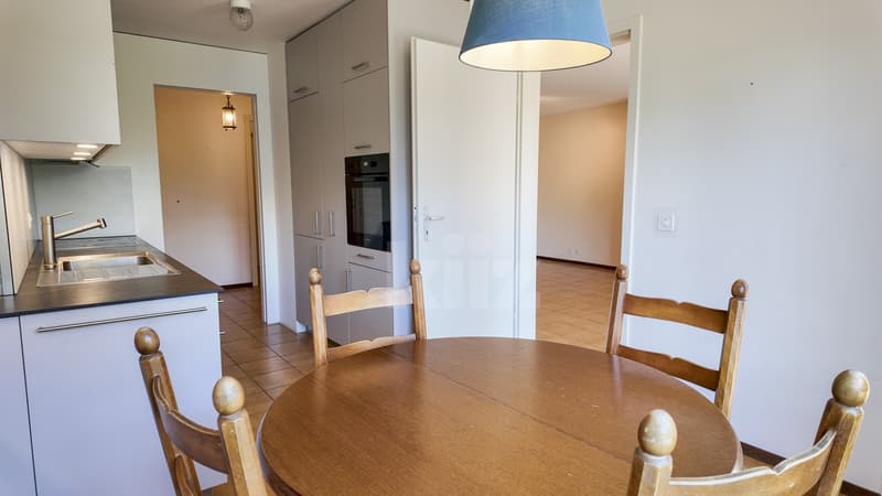 Charming apartment with balcony close to the Lake (5)