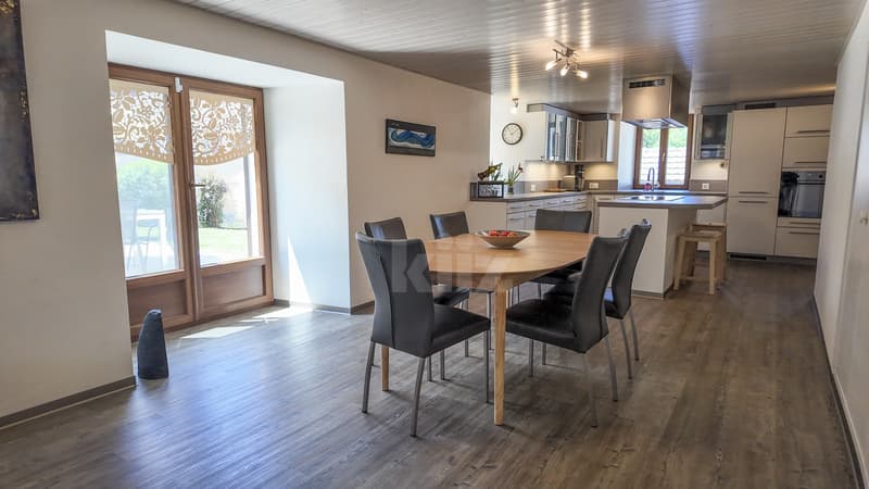 Schönes Haus mit zwei Wohnungen (2)