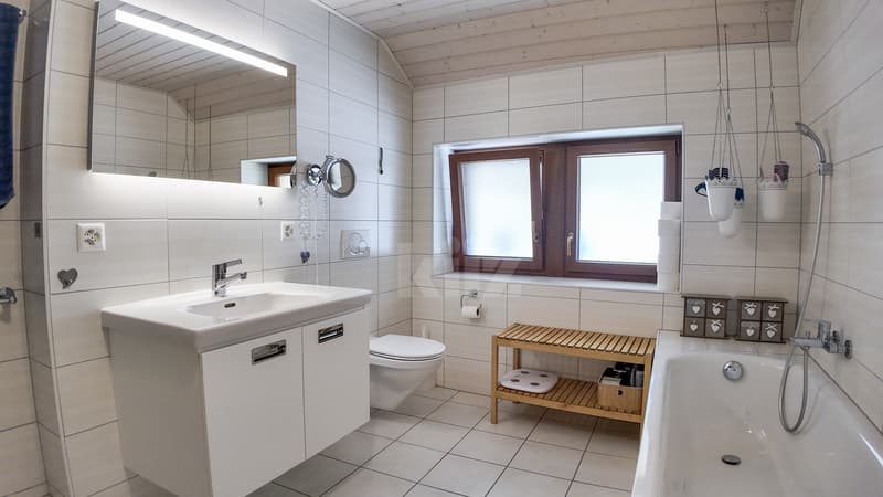 Schönes Haus mit zwei Wohnungen (7)
