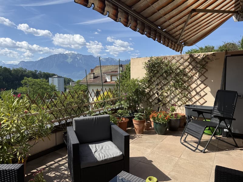 Charming studio with large terrace and unobstructed view (11)