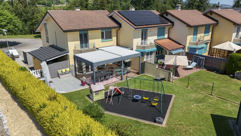 Ravissante maison mitoyenne avec accès à une piscine privée (1)