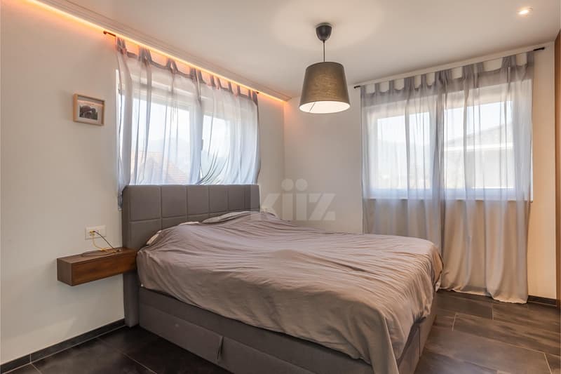 Bella casa contemporanea con giardino e due terrazze (7)
