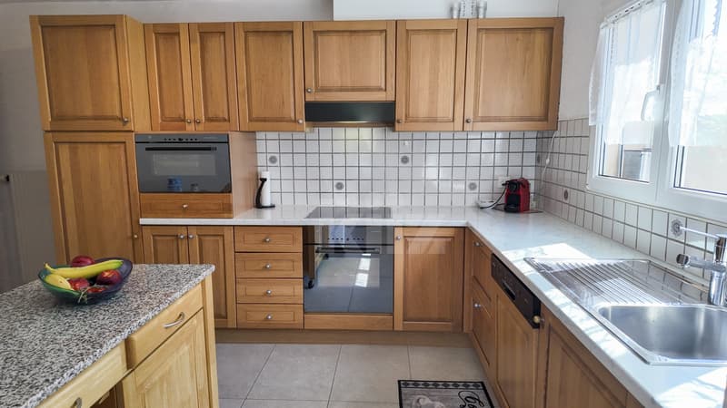 Charmanter Apartment im 1. Stock mit Balkon und Aufzug (4)