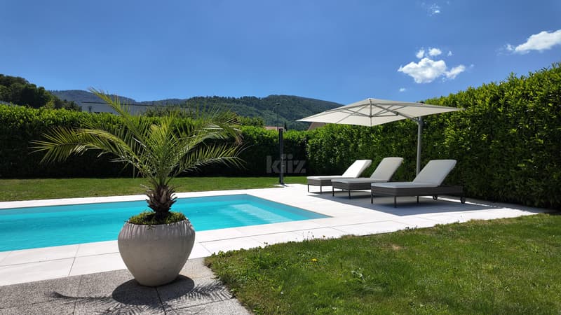 Beautiful villa with pool in a quiet environment (2)
