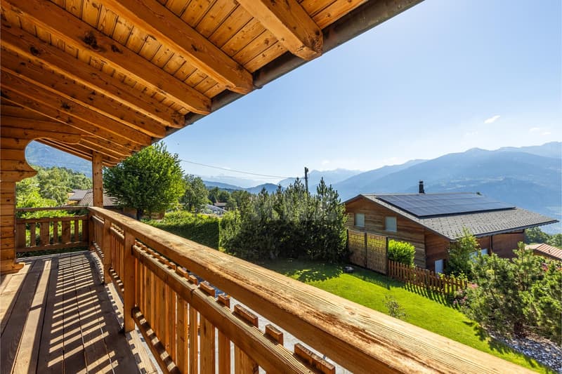 Bello chalet con terrazza e vista aperta (7)