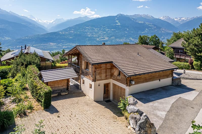 Bello chalet con terrazza e vista aperta (12)